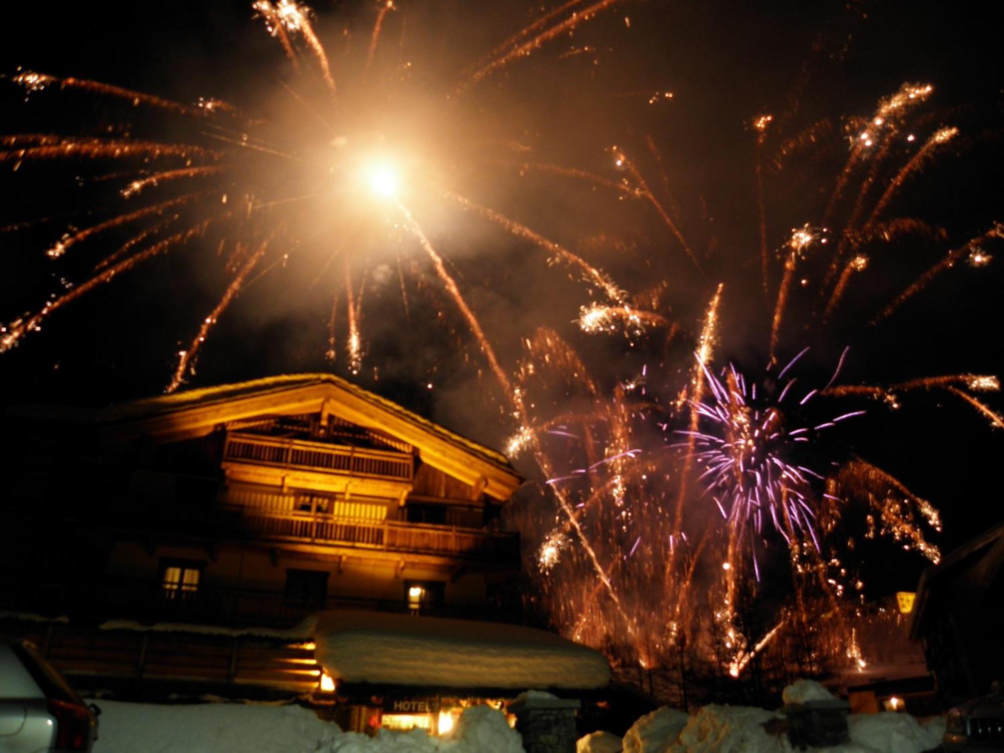 Hotel Miravidi A Cervinia เบรยล์-แชร์วิเนีย ภายนอก รูปภาพ