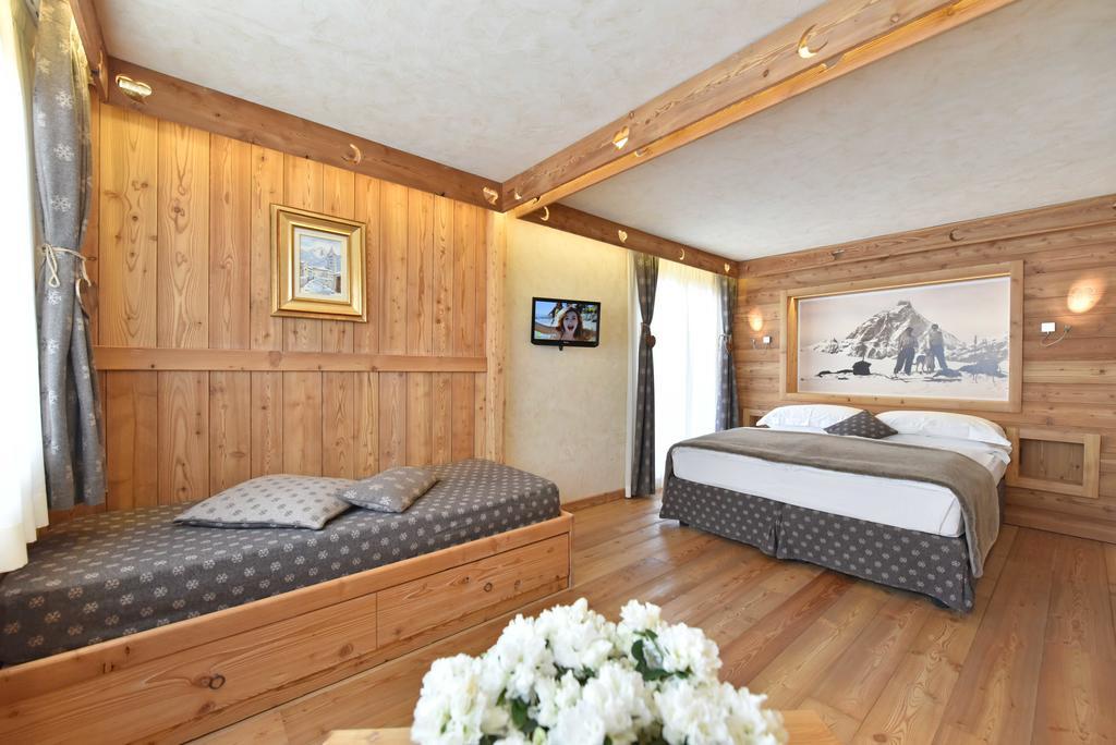 Hotel Miravidi A Cervinia เบรยล์-แชร์วิเนีย ภายนอก รูปภาพ