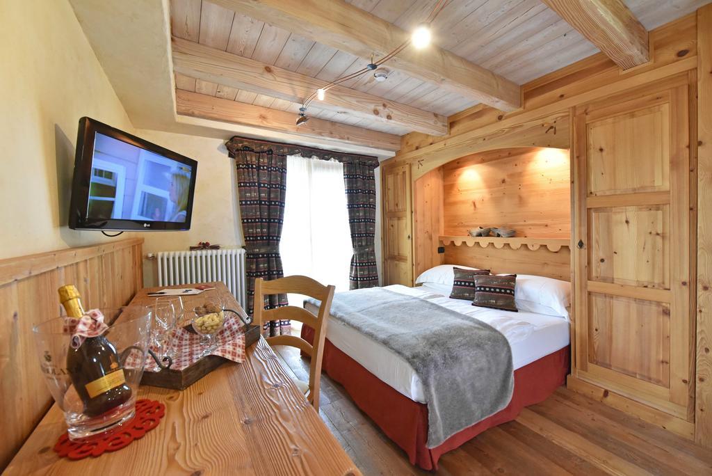 Hotel Miravidi A Cervinia เบรยล์-แชร์วิเนีย ภายนอก รูปภาพ