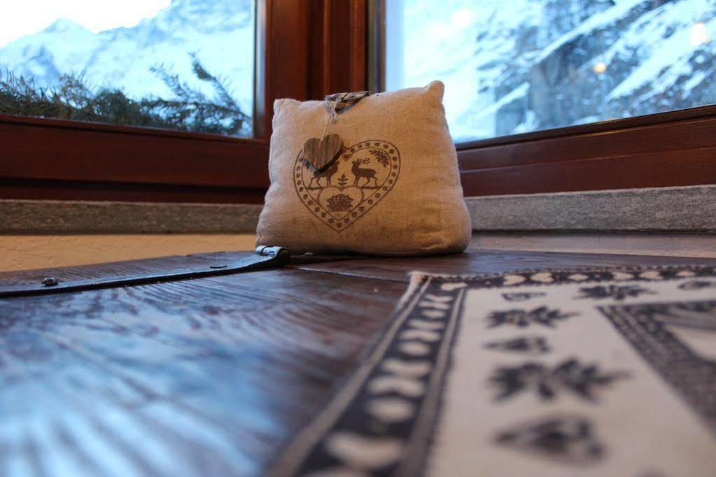 Hotel Miravidi A Cervinia เบรยล์-แชร์วิเนีย ภายนอก รูปภาพ